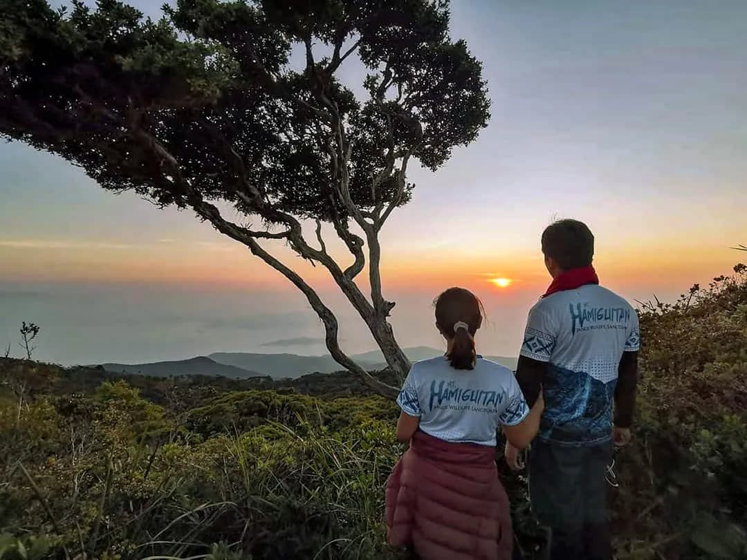 hamiguitan view couple